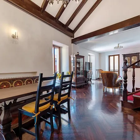 Very Elegant Historic F2 Апартаменты