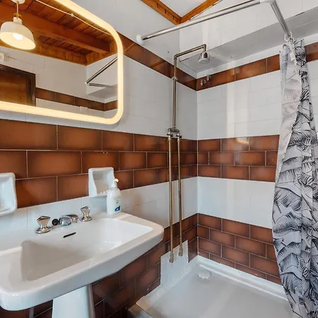 Very Elegant Historic F2 *