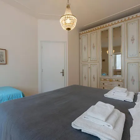 Апартаменты Very Elegant Historic F2 *