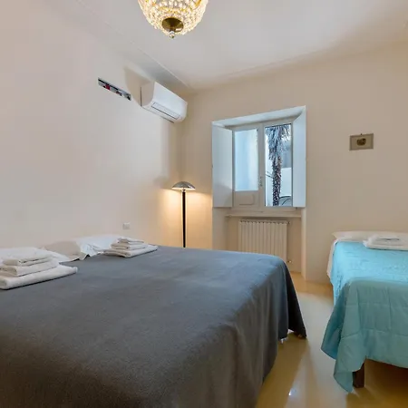 Very Elegant Historic F2 *