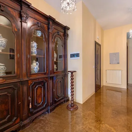 Very Elegant Historic F2 Апартаменты