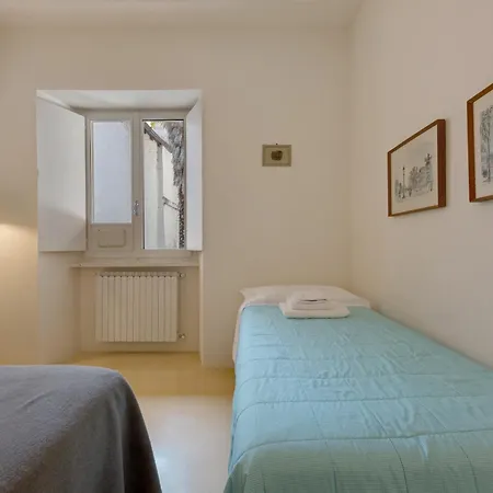 Very Elegant Historic F2 Apartment Gravedona