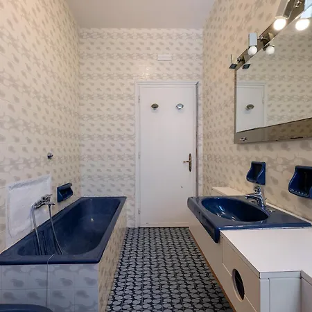 Very Elegant Historic F2 Апартаменты *
