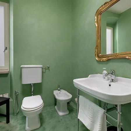 Апартаменты Very Elegant Historic F2 *