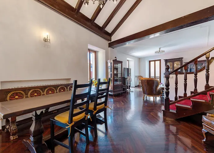 Very Elegant Historic F2 Appartement
