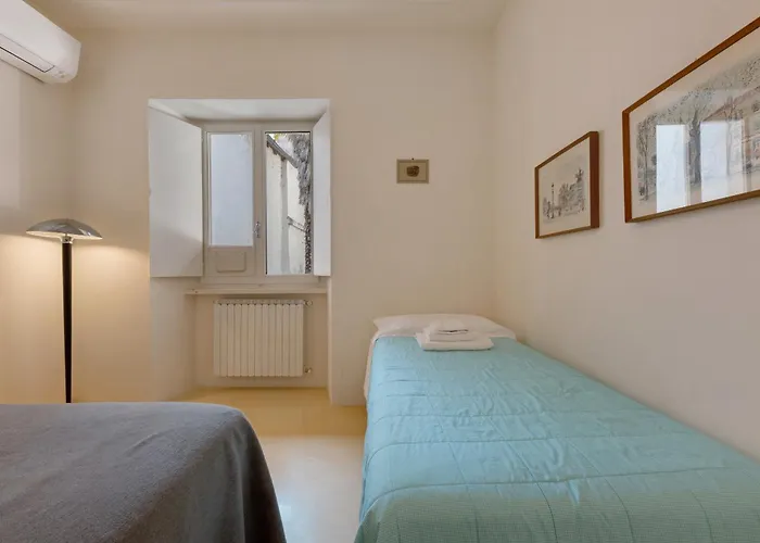 Very Elegant Historic F2 *