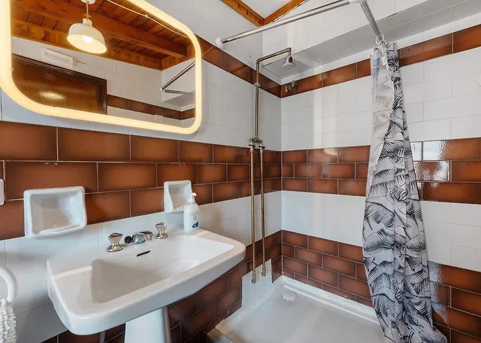 Very Elegant Historic F2 *