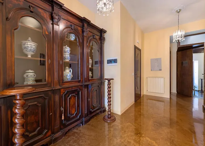 Very Elegant Historic F2 Appartement