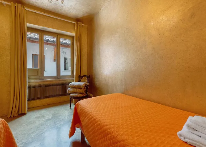 Very Elegant Historic F2 *