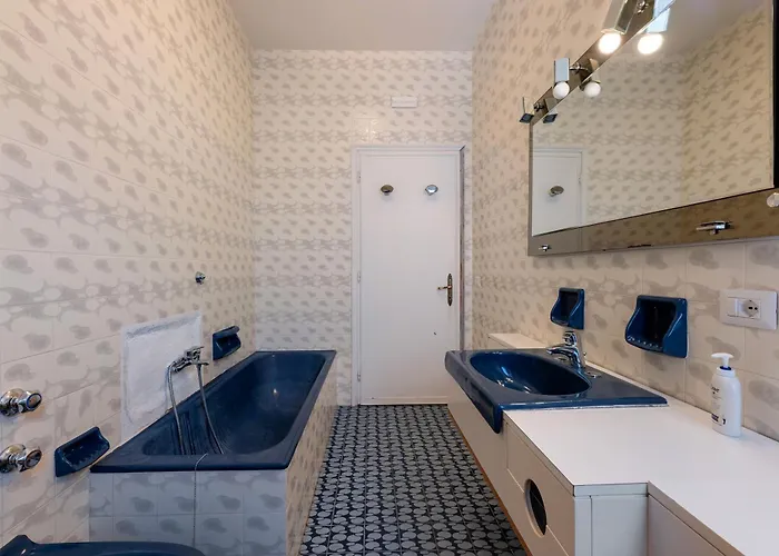 Very Elegant Historic F2 *