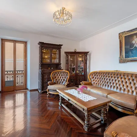 Apartament Very Elegant Historic F2 *