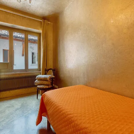 Very Elegant Historic F2 *